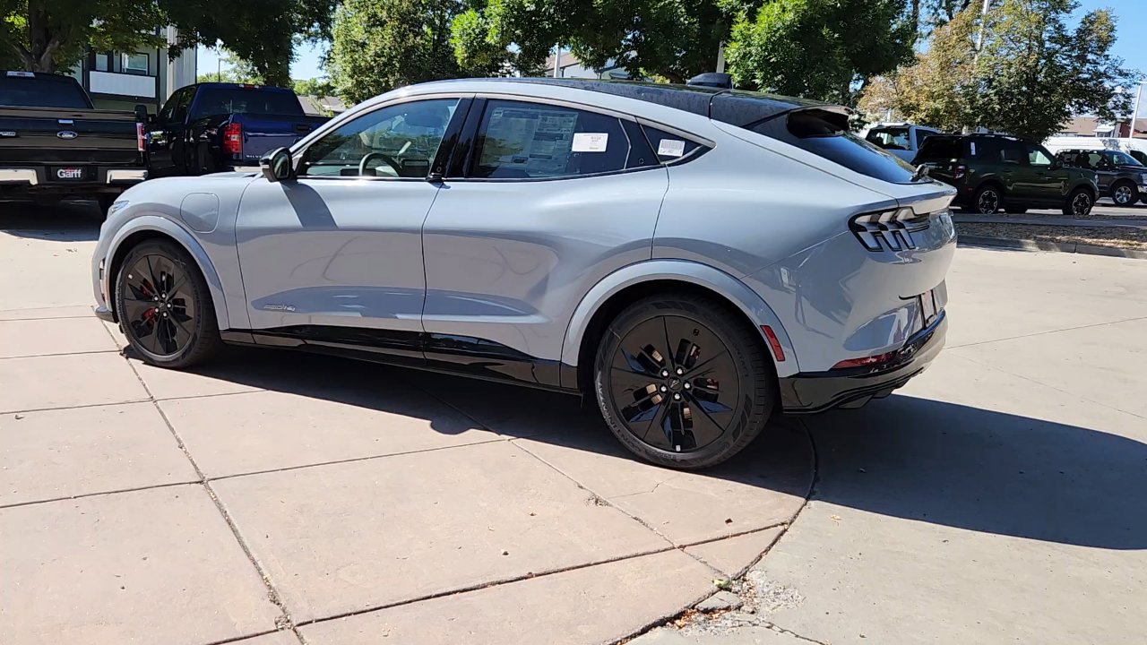 2025 Ford Mustang Mach-E GT photo 4