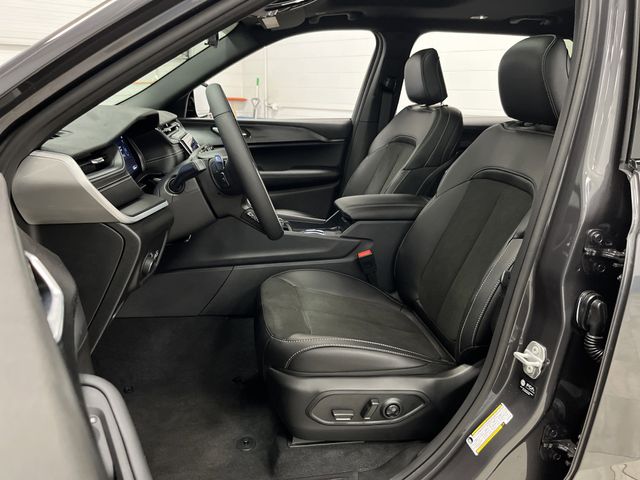 2025 Jeep Grand Cherokee Altitude X photo 3