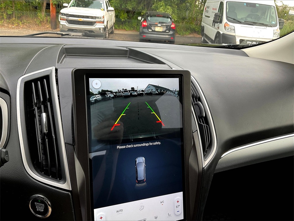 2021 Ford Edge SEL photo 16