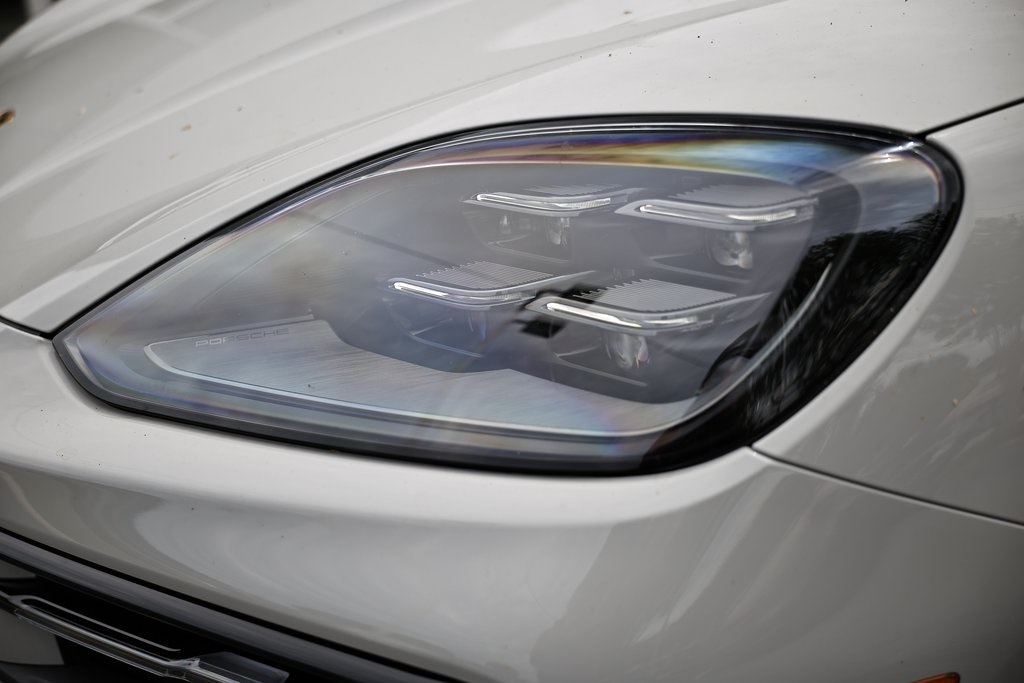 2026 Porsche Cayenne photo 11