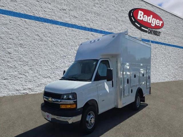 2024 Chevrolet Express Cutaway Base's photo