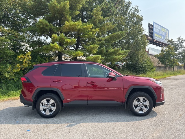 2024 Toyota RAV4 Hybrid XLE photo 4
