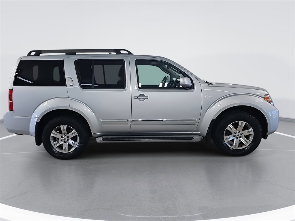 2011 Nissan Pathfinder Silver Edition photo 2