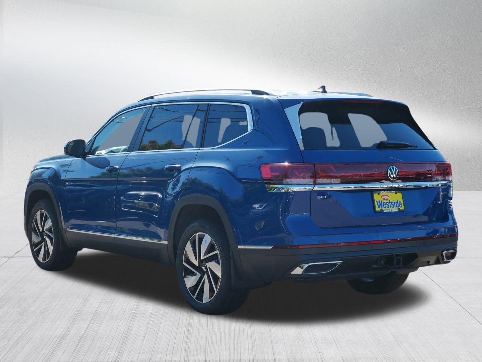 2025 Volkswagen Atlas SEL photo 2