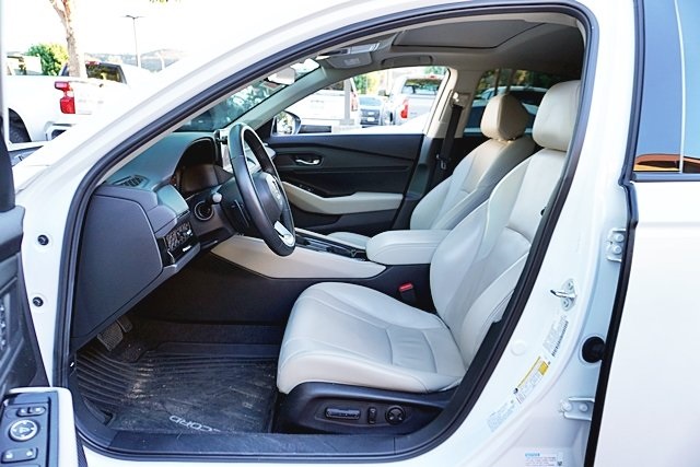 Used 2024 White Honda Touring image 13