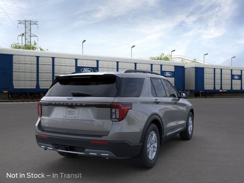 2025 Ford Explorer photo 3