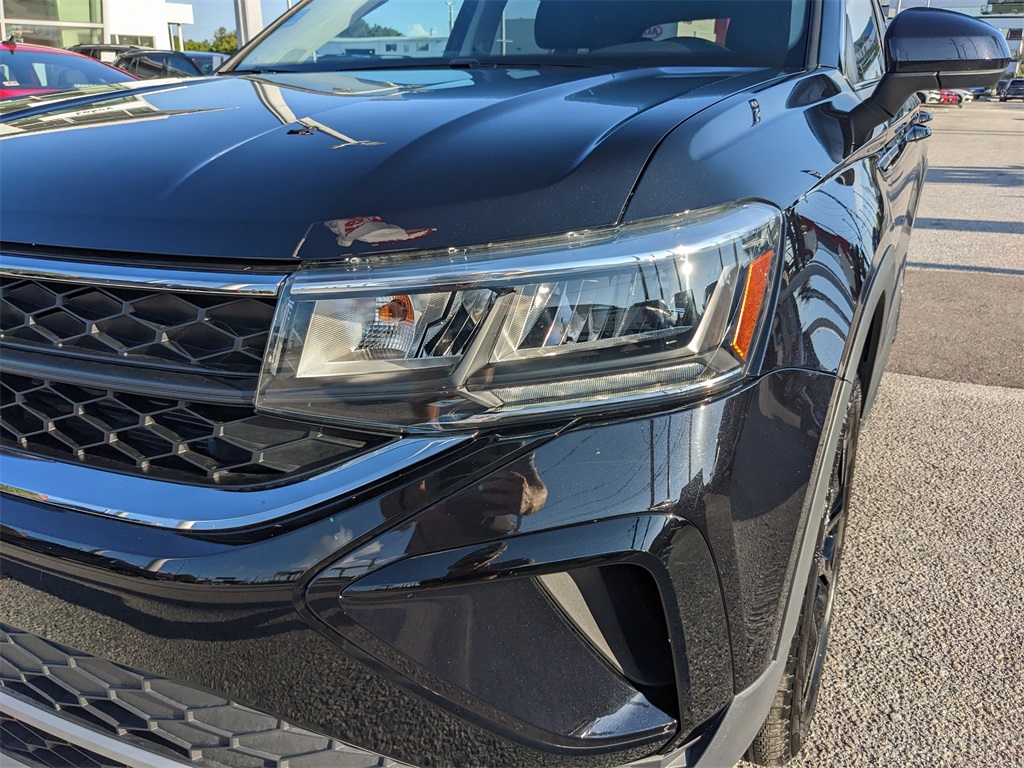 2024 Volkswagen Taos SE photo 10