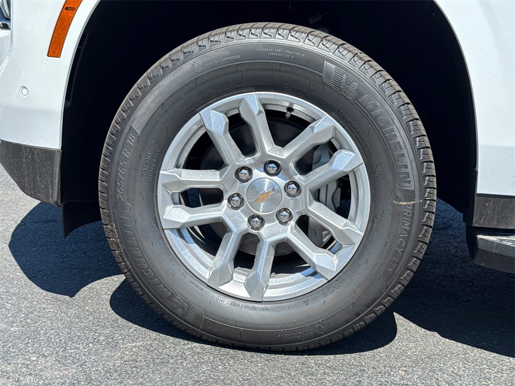 2025 Chevrolet Tahoe LS photo 4