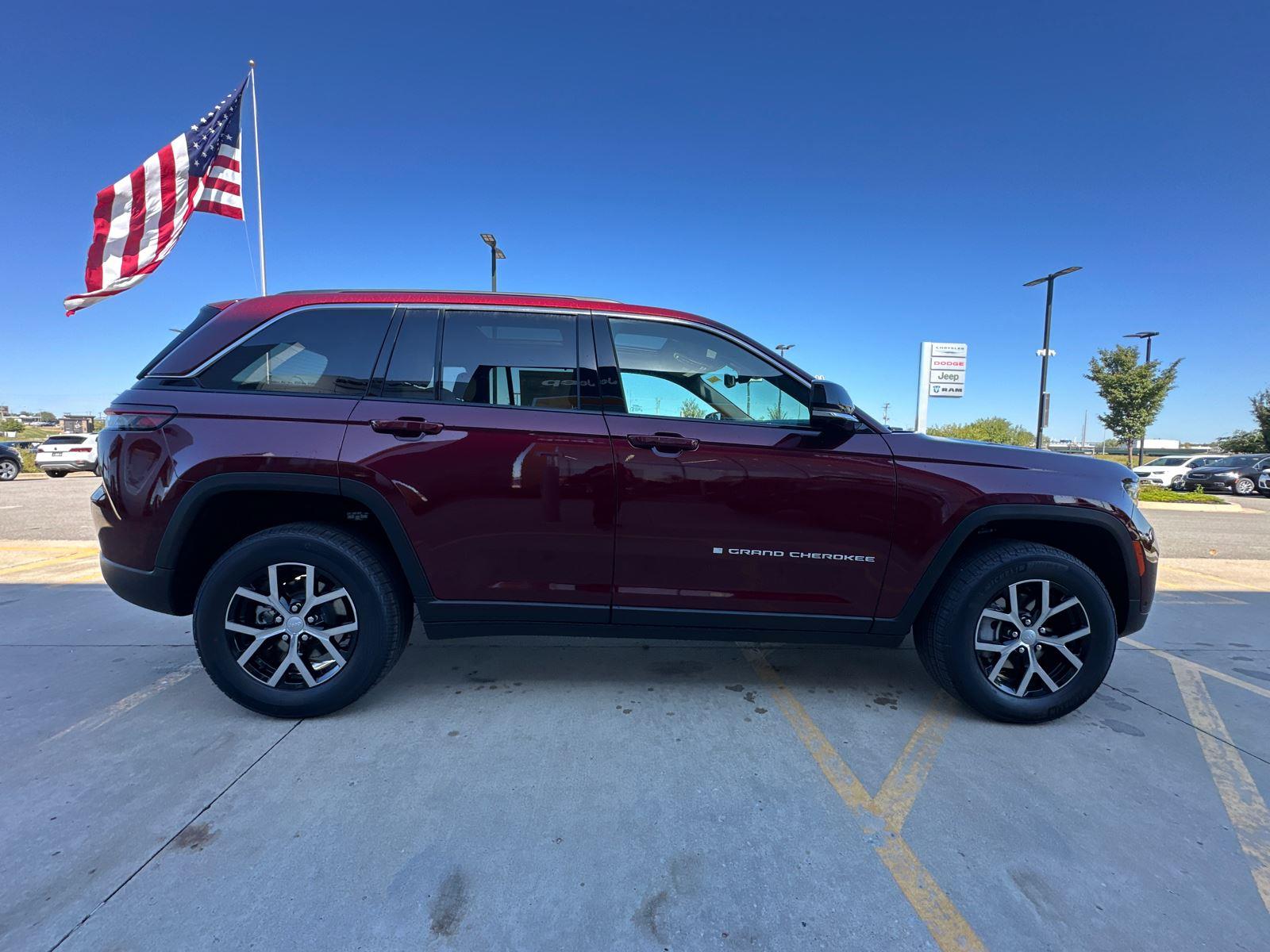 2025 Jeep Grand Cherokee Limited photo 2