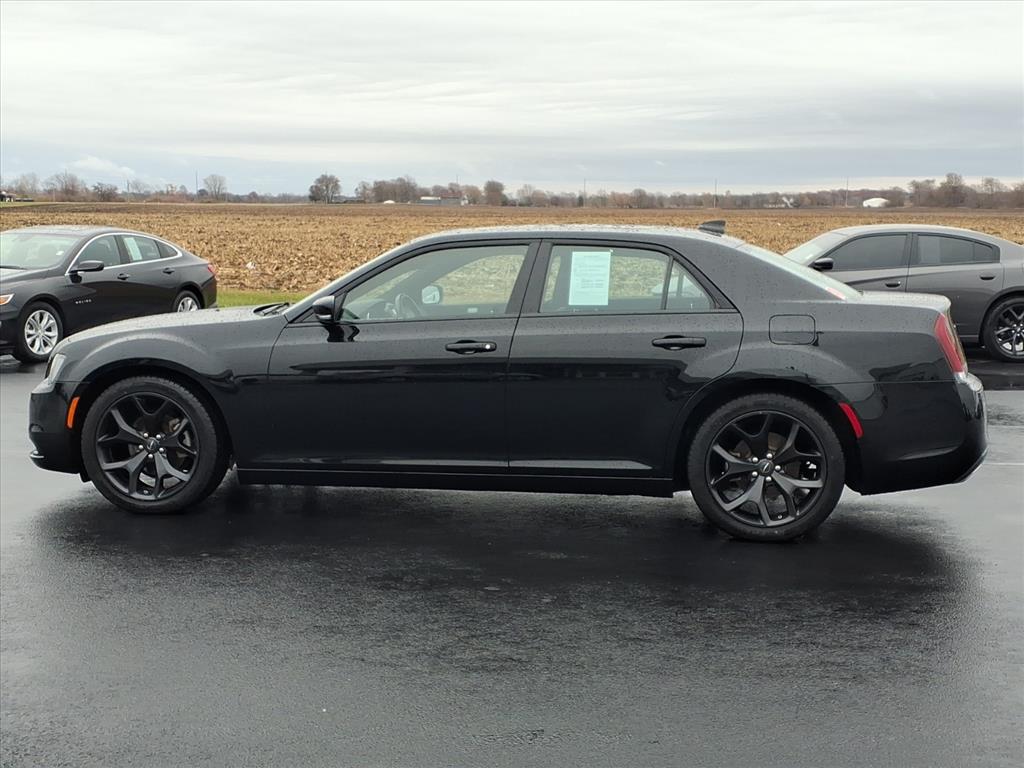 2022 Chrysler 300 S photo 3