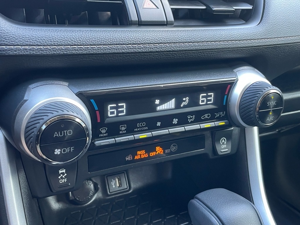 2023 Toyota RAV4 XLE photo 14