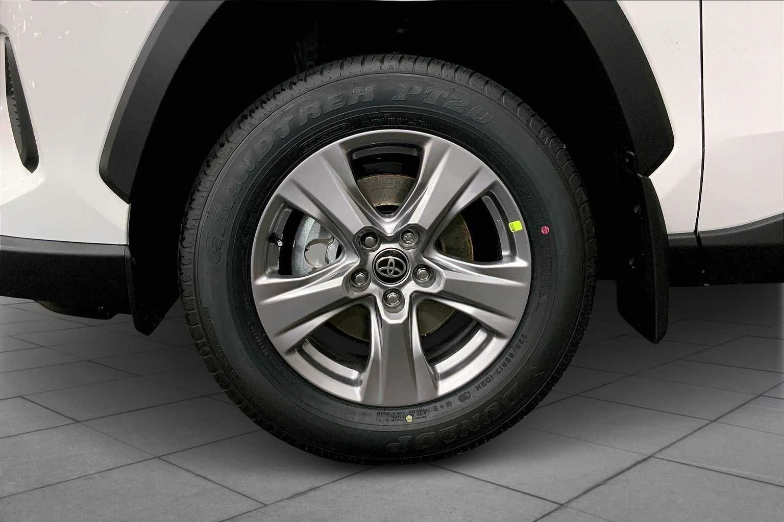 2025 Toyota RAV4 XLE photo 11
