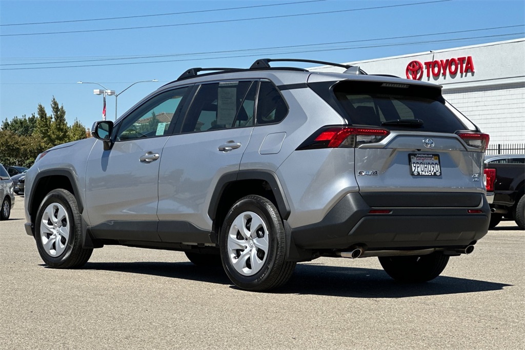 2024 Toyota RAV4 XLE photo 4