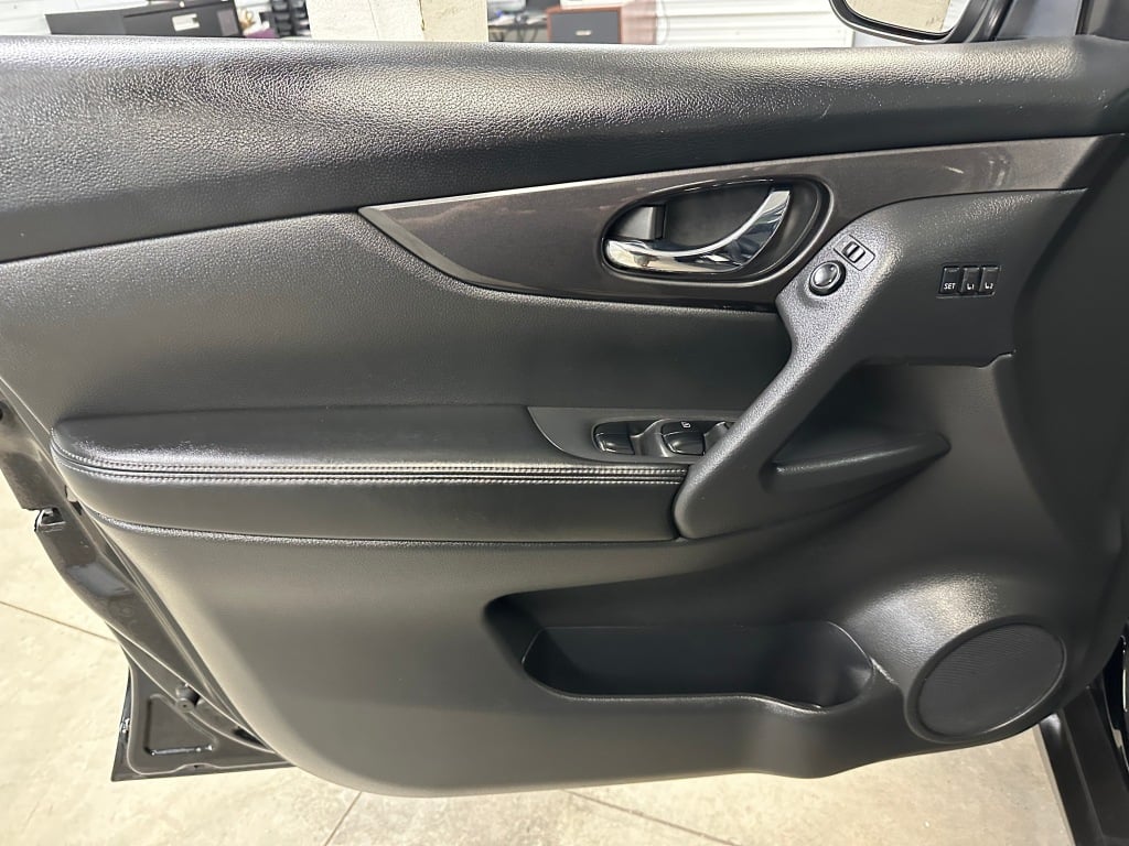 2018 Nissan Rogue SV photo 4