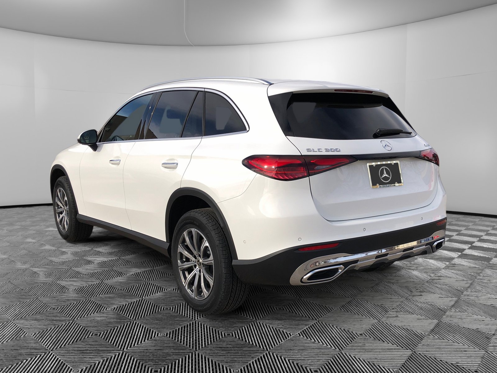 2025 Mercedes Benz GLC 300 4MATIC photo 3