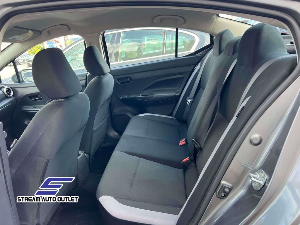 2025 Nissan Versa 1.6 S photo 8