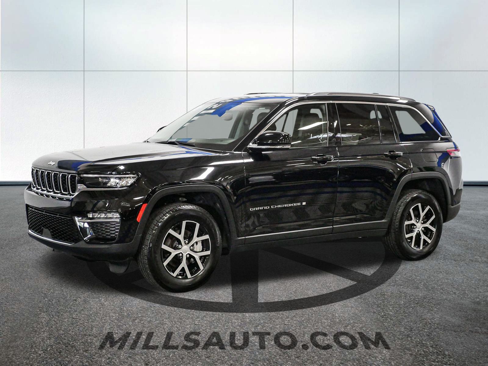 Used 2023 Jeep Grand Cherokee Limited with VIN 1C4RJHBG8PC570978 for sale in Baxter, Minnesota