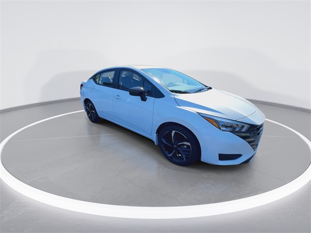 2025 Nissan Versa 1.6 SR photo 2