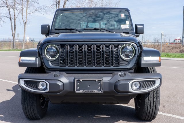 2025 Jeep Gladiator Sport S photo 2