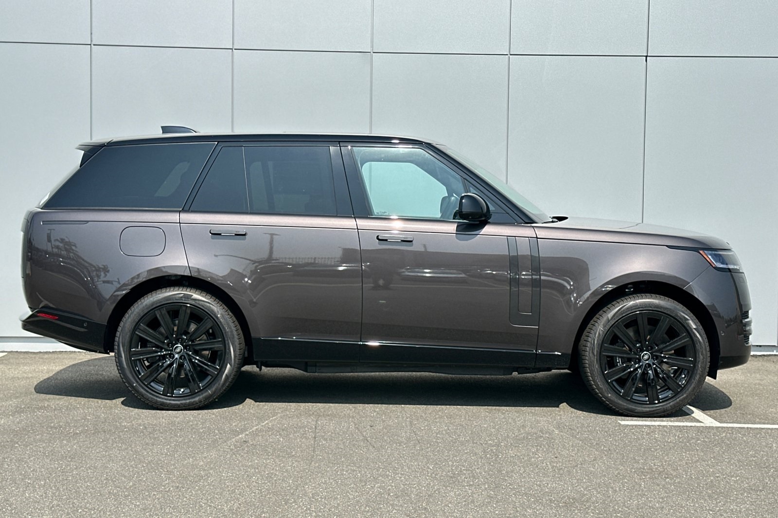 2025 Land Rover Range Rover SE photo 7