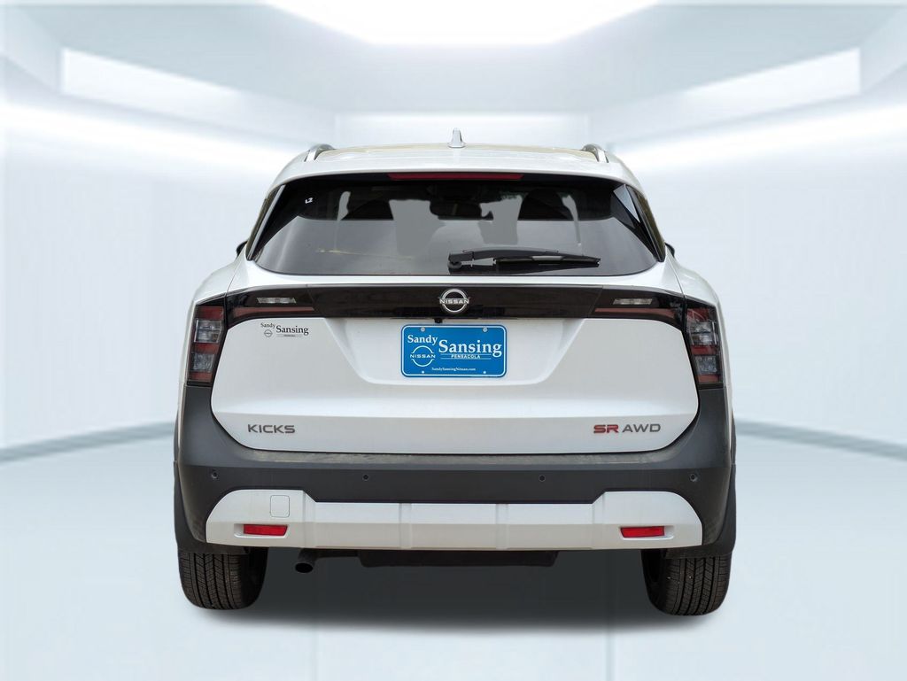 2025 Nissan Kicks SR photo 3