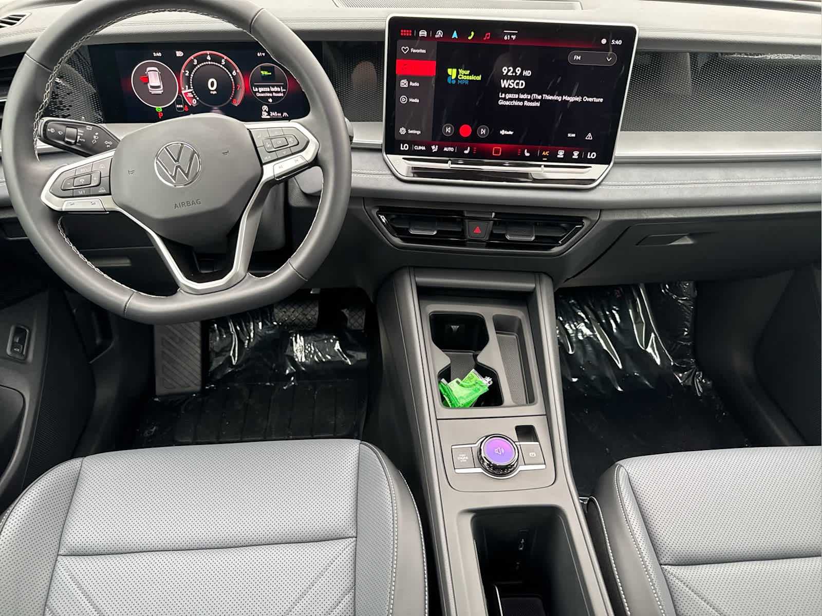 2025 Volkswagen Tiguan SE photo 18
