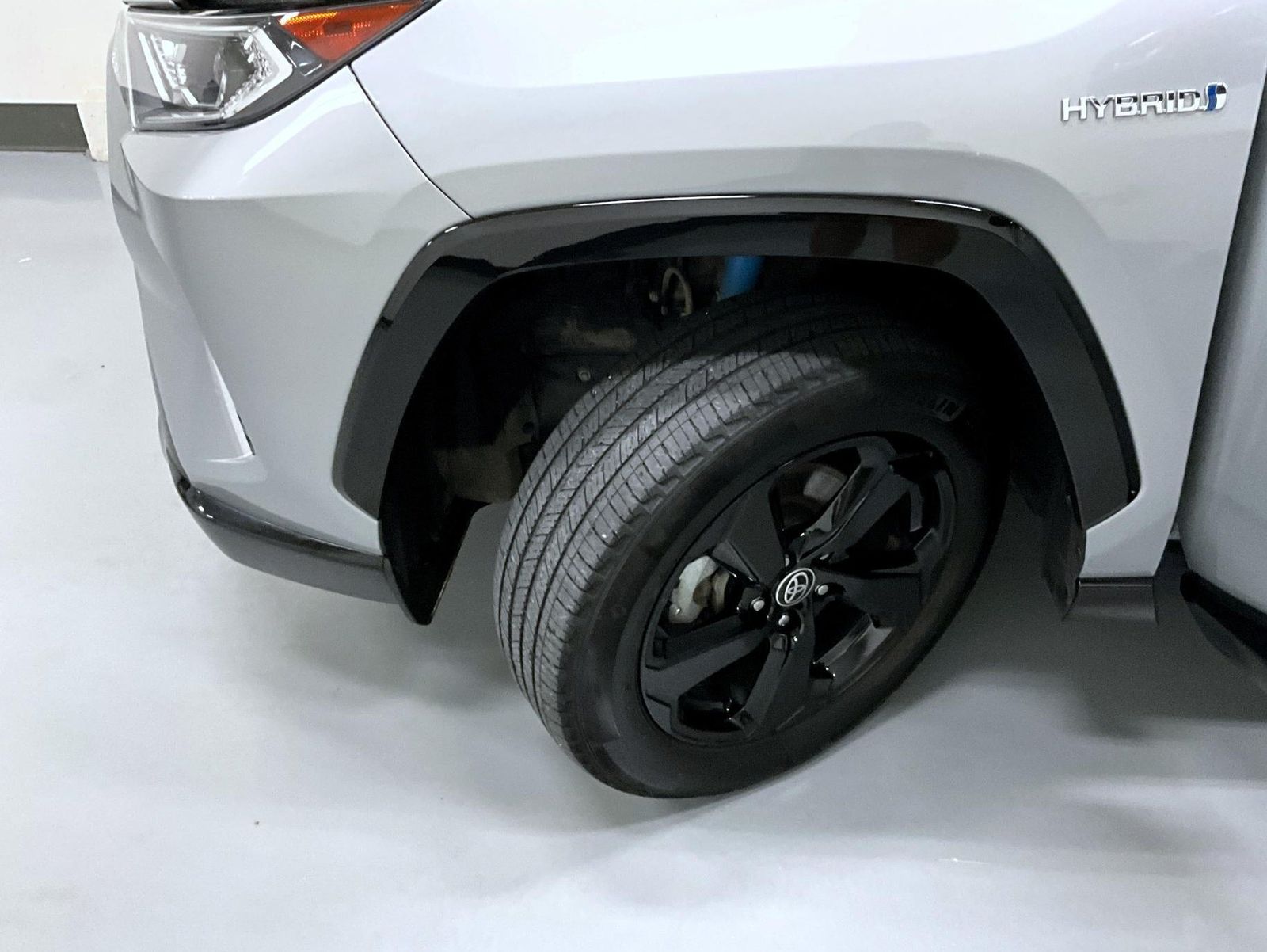 2021 Toyota RAV4 Hybrid XSE photo 22