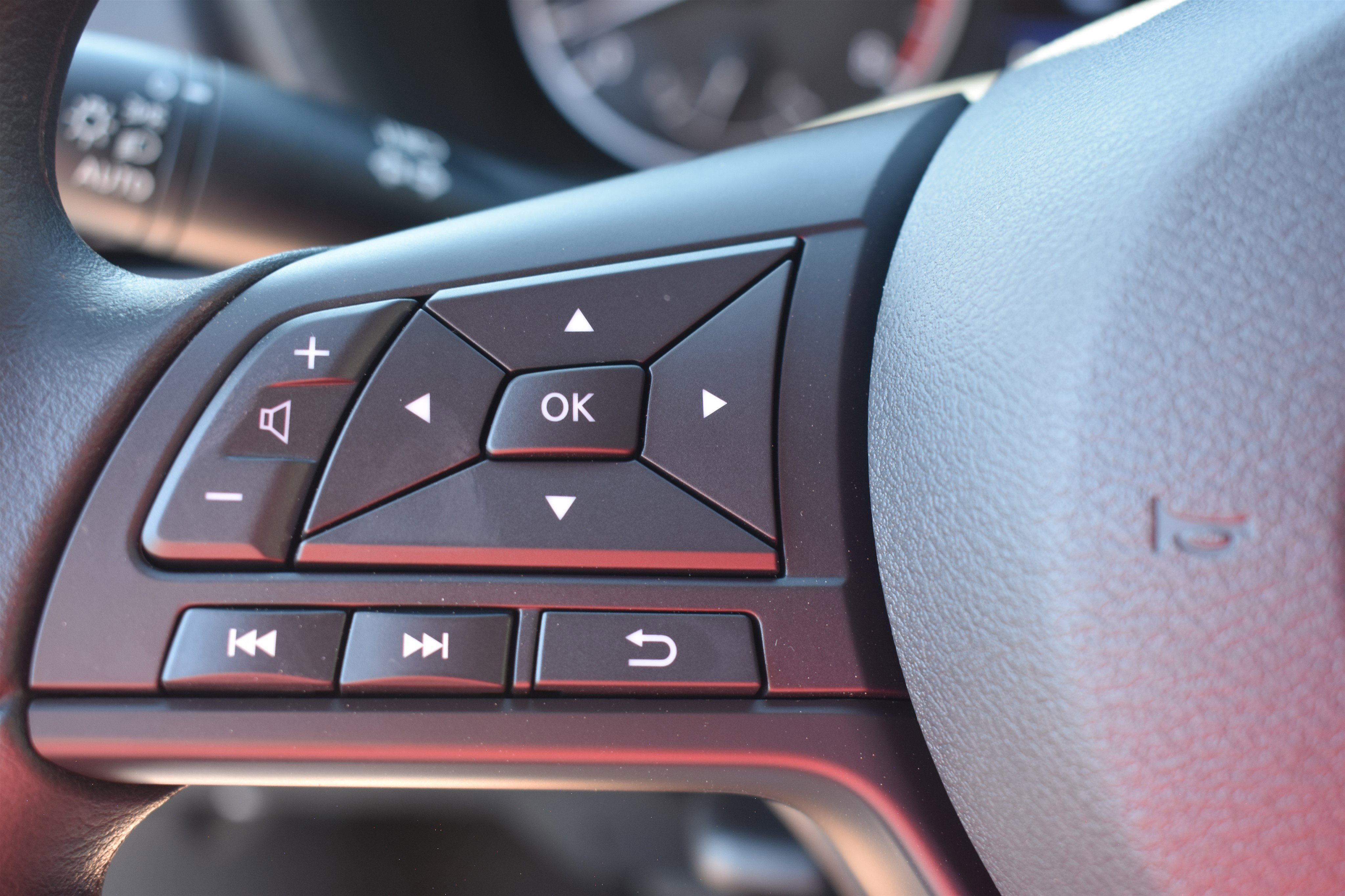 2025 Nissan Sentra S photo 11