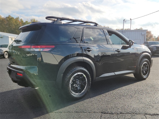 2025 Nissan Pathfinder Rock Creek photo 2
