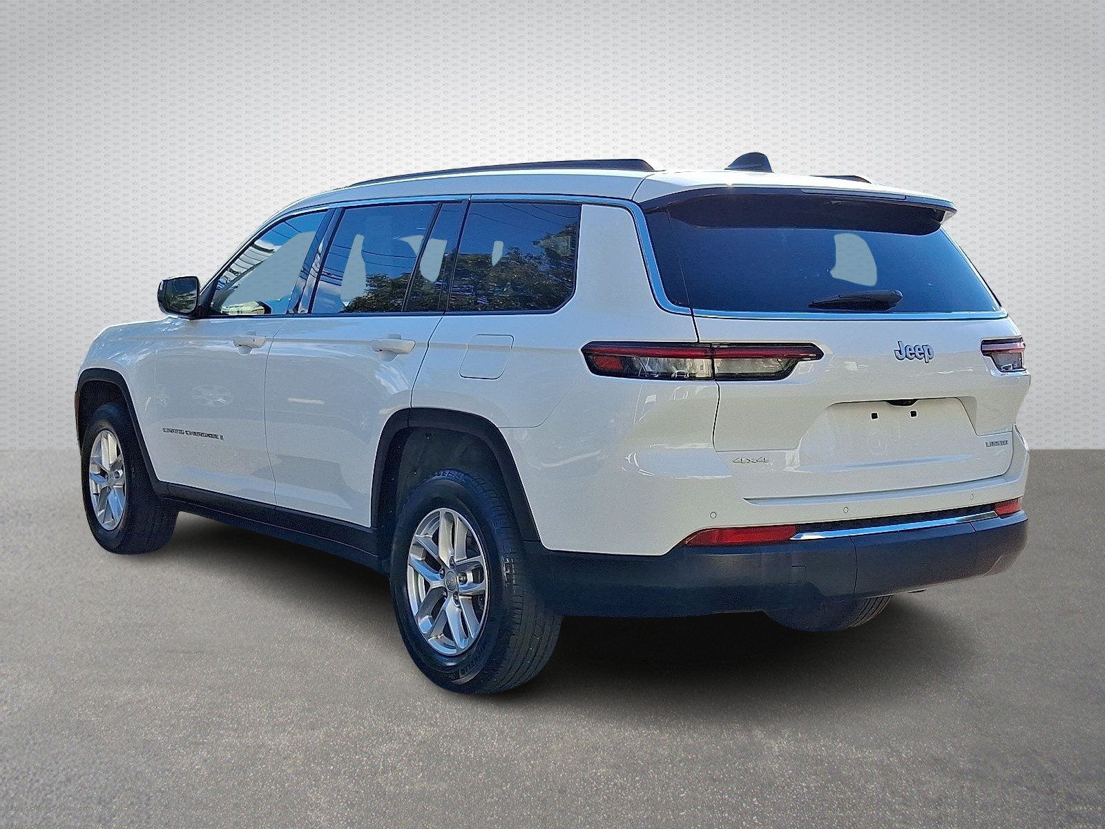 2024 Jeep Grand Cherokee Laredo photo 3