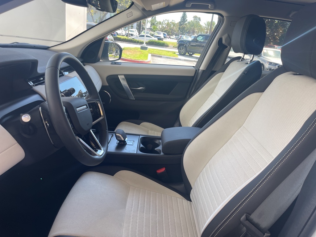 2024 Land Rover Discovery Sport S photo 4