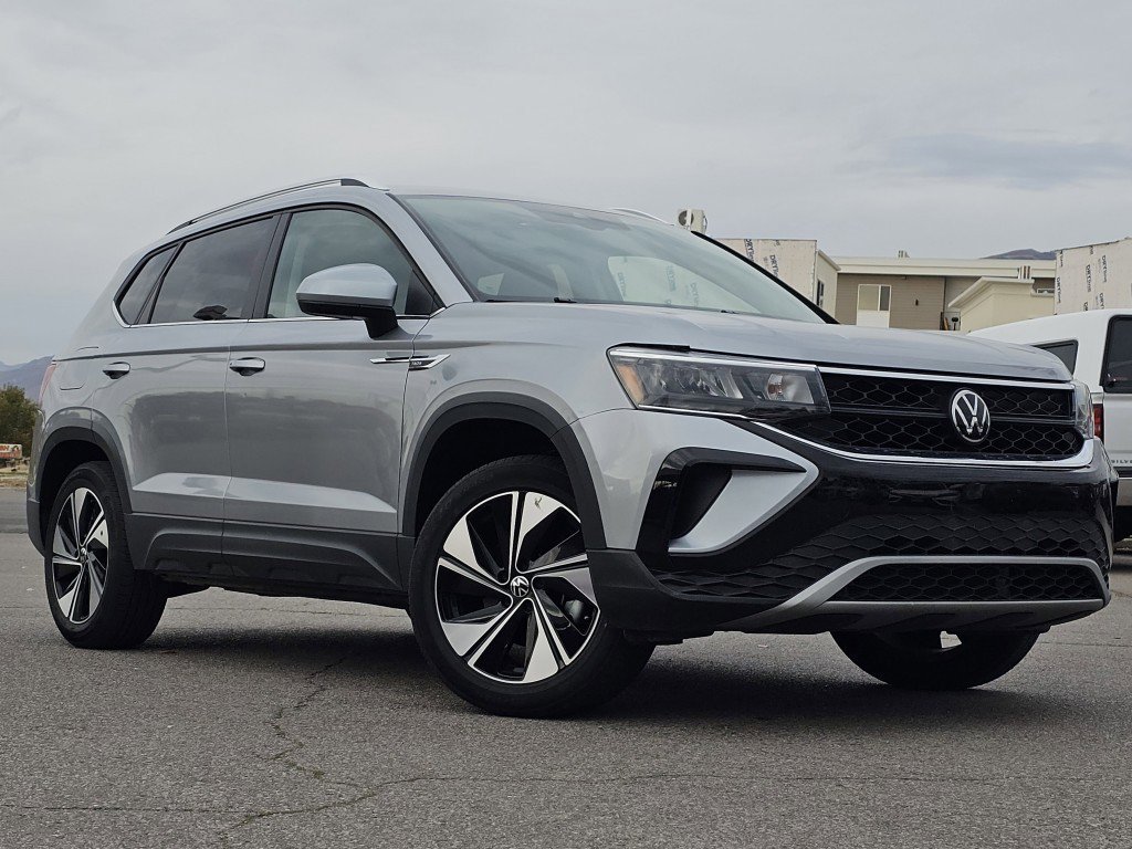 2024 Volkswagen Taos SE photo 2