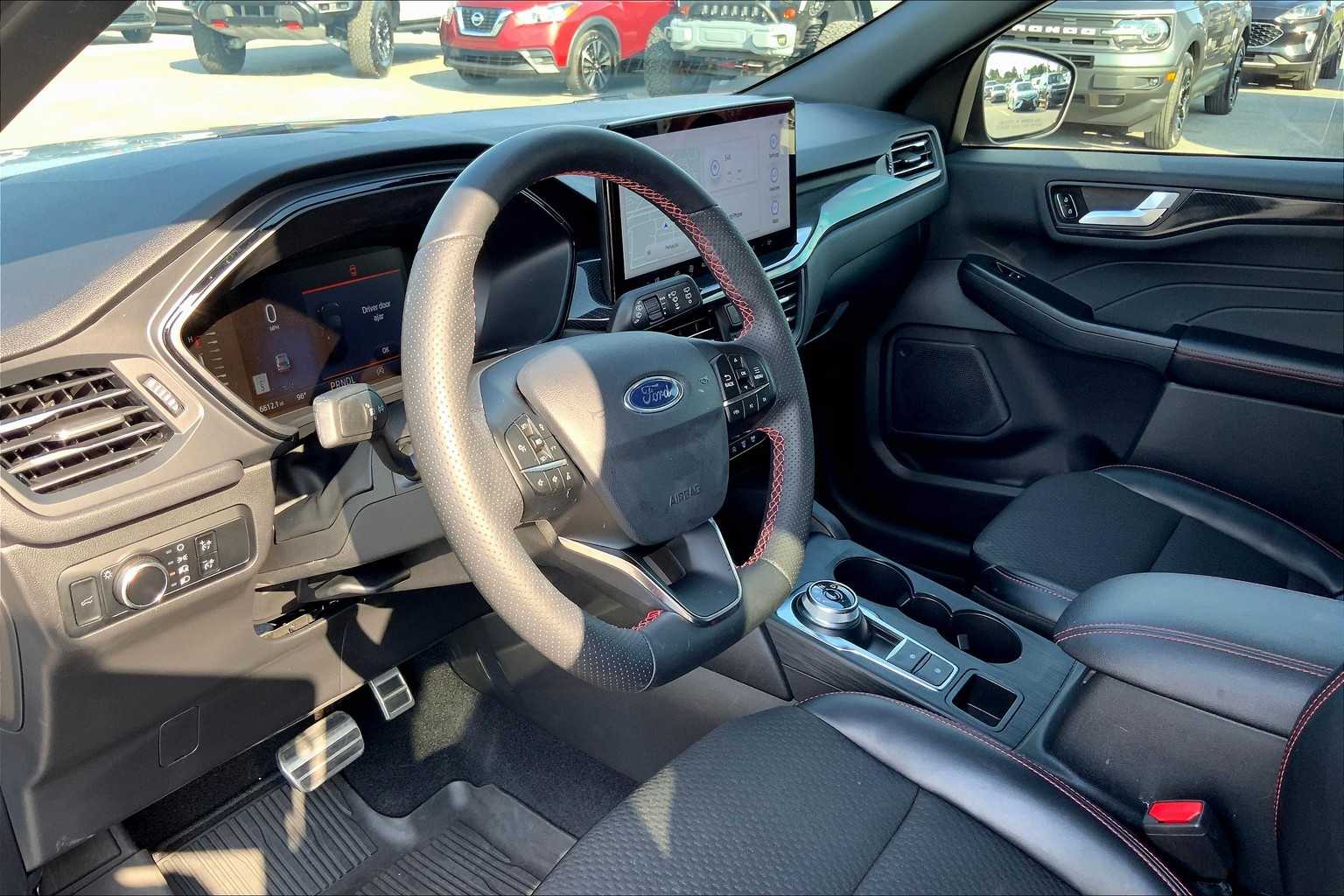 2024 Ford Escape ST-Line photo 14