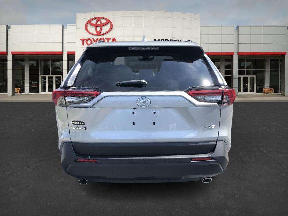 2023 Toyota RAV4 XLE Premium photo 4