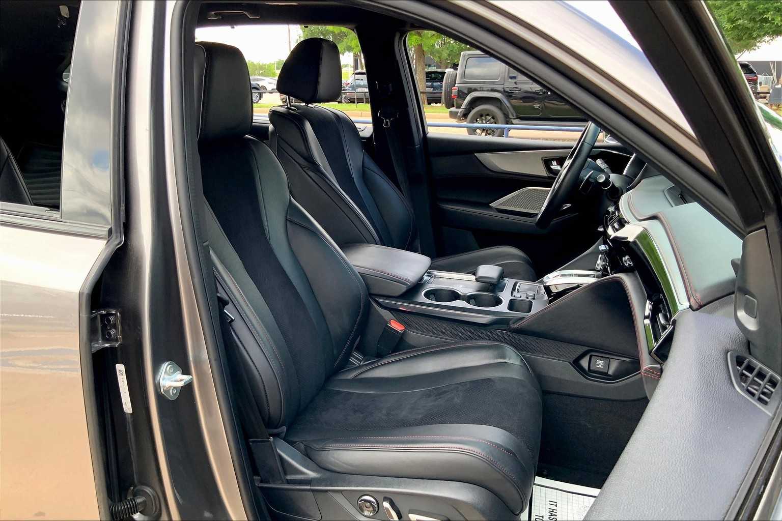 2022 Acura MDX SH-AWD A-Spec photo 8