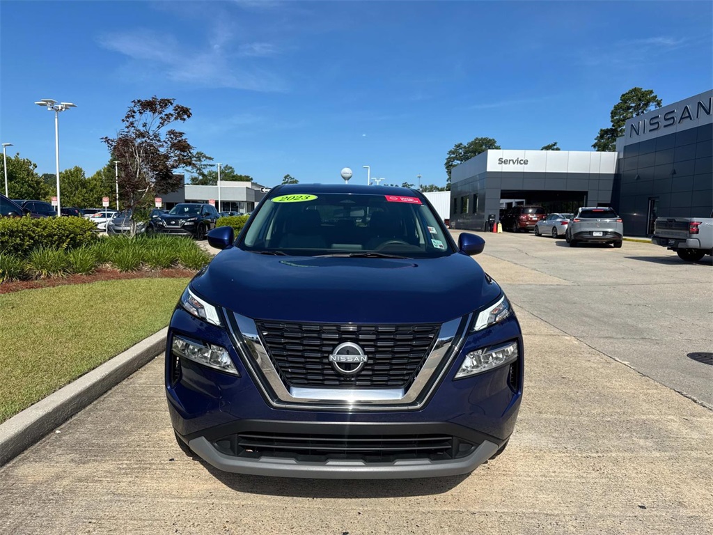 2023 Nissan Rogue SV photo 2