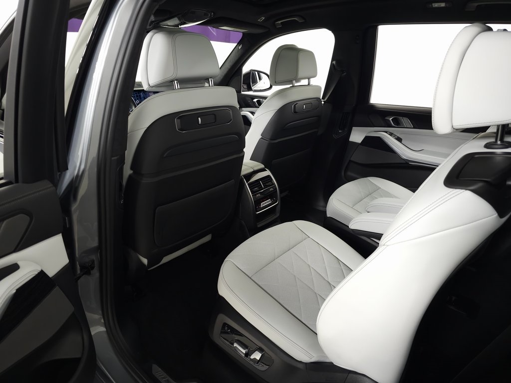 2023 BMW X7 - Image 39
