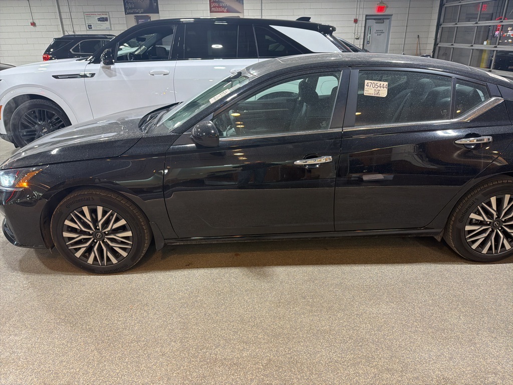 2023 NISSAN ALTIMA - Image 2