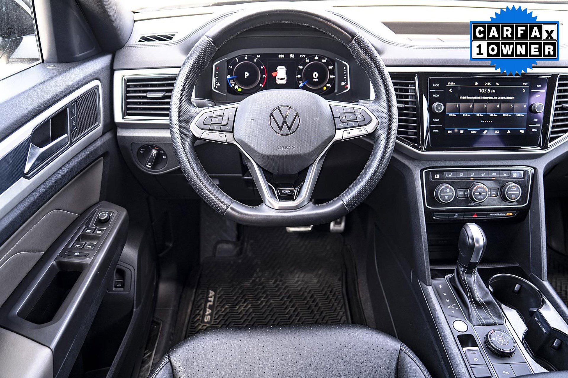 2022 Volkswagen Atlas Cross Sport V6 SEL R-Line photo 21