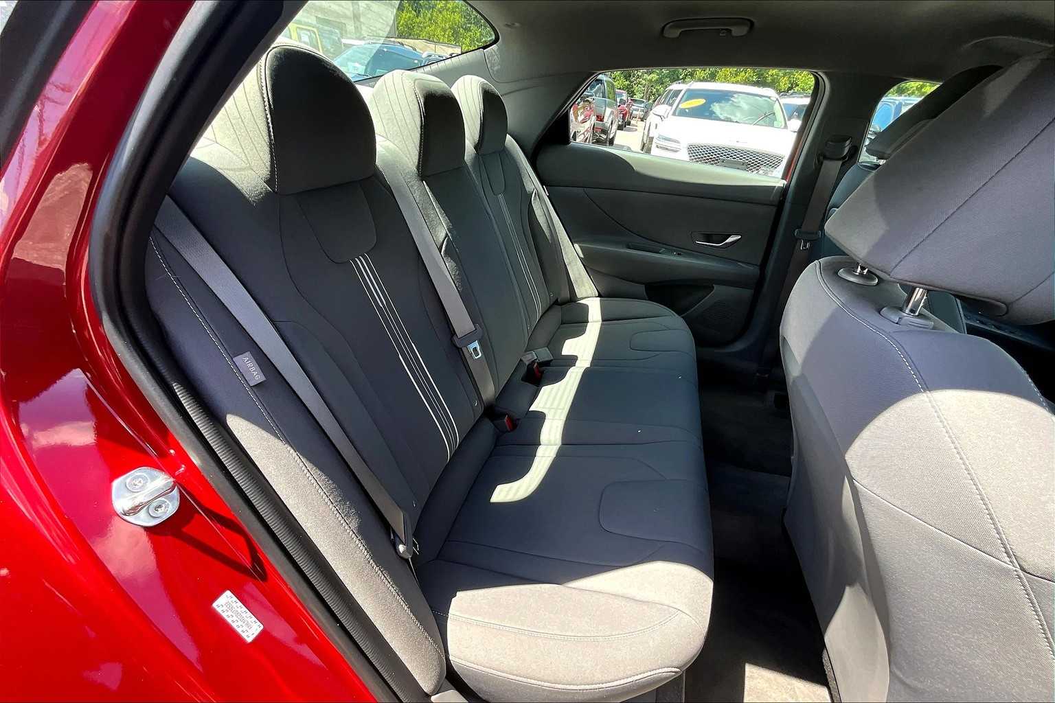 2024 Hyundai Elantra SEL photo 19