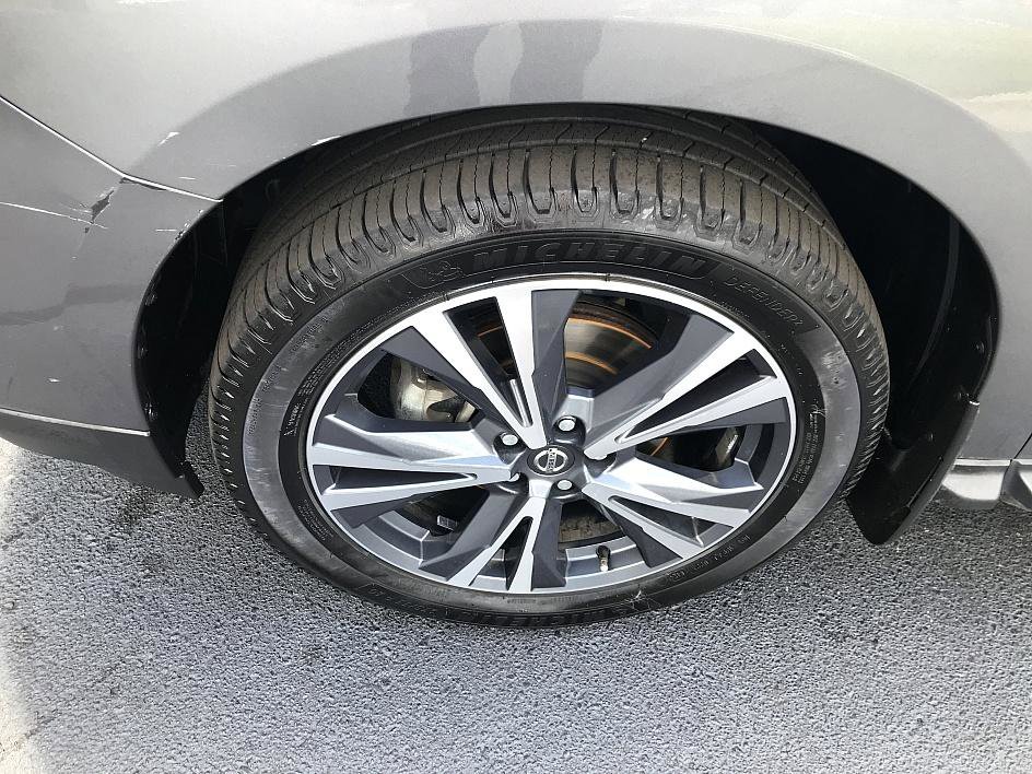 2020 Nissan Pathfinder Platinum photo 8