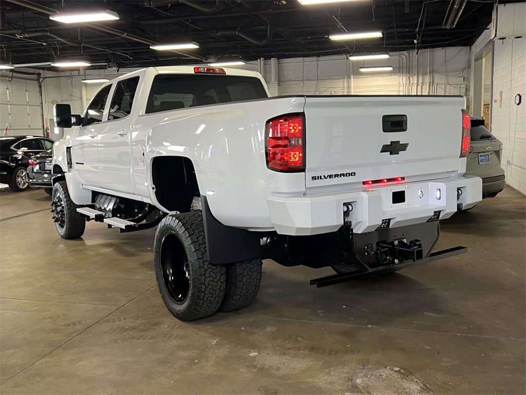 2024 Chevrolet Silverado 4500HD Work Truck photo 3