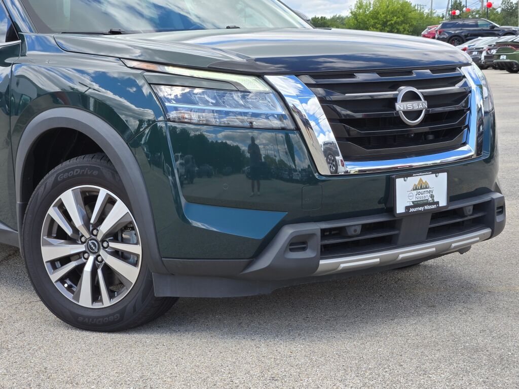 2023 Nissan Pathfinder SL photo 2