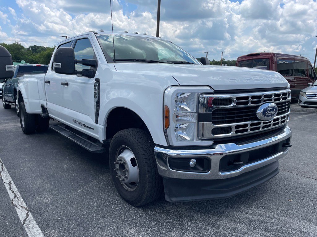 2024 Ford F-350 XLT photo 3