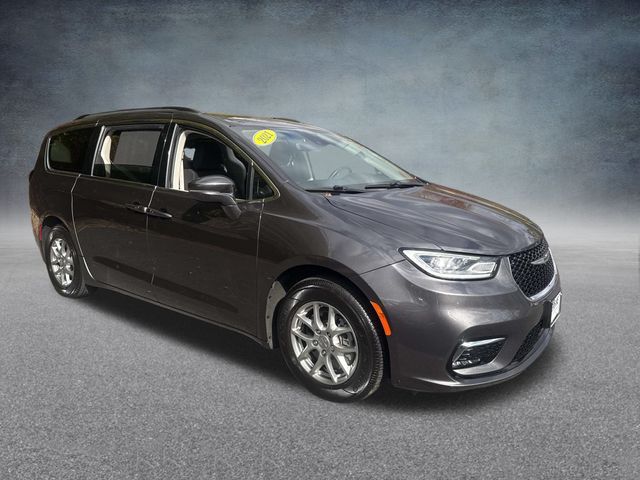 2021 Chrysler Pacifica Touring photo 3