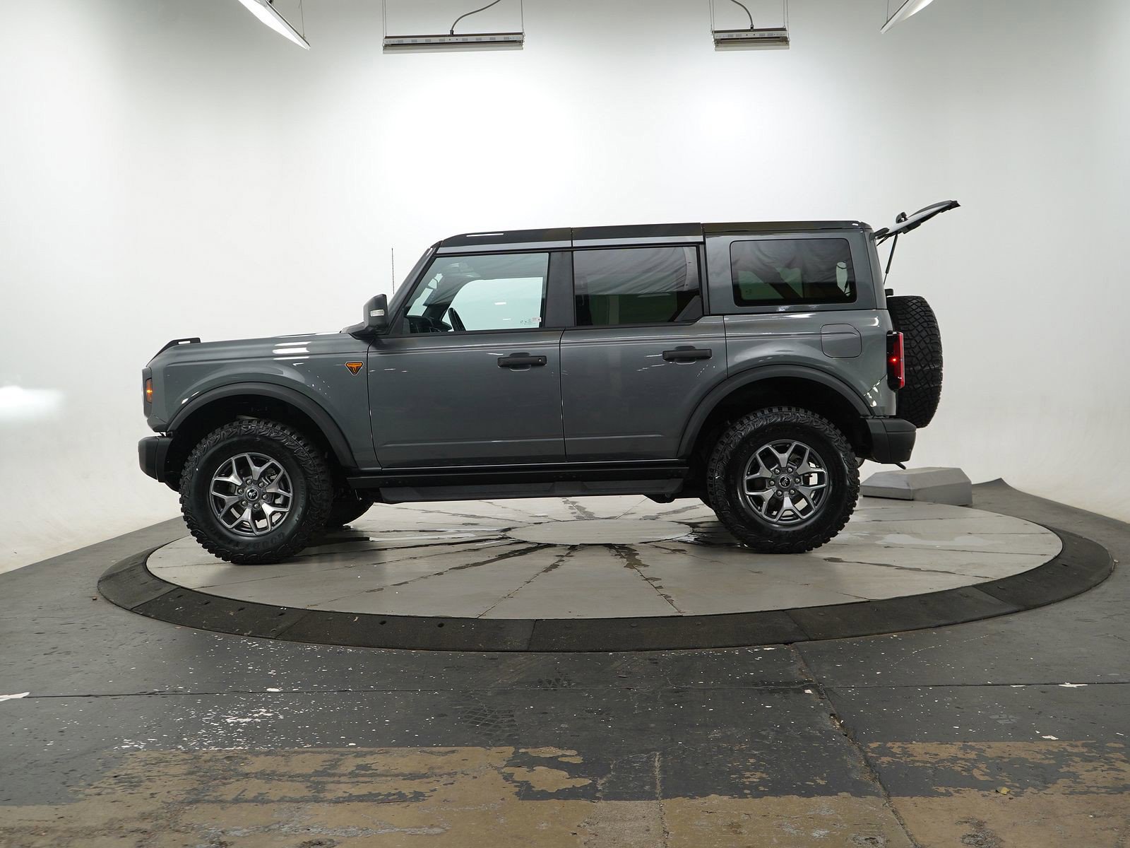Used 2025 Ford Bronco 4-Door Badlands with VIN 1FMEE9BP4SLA71947 for sale in Roseville, Minnesota