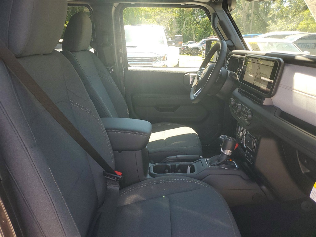 2024 Jeep Wrangler Sahara photo 26