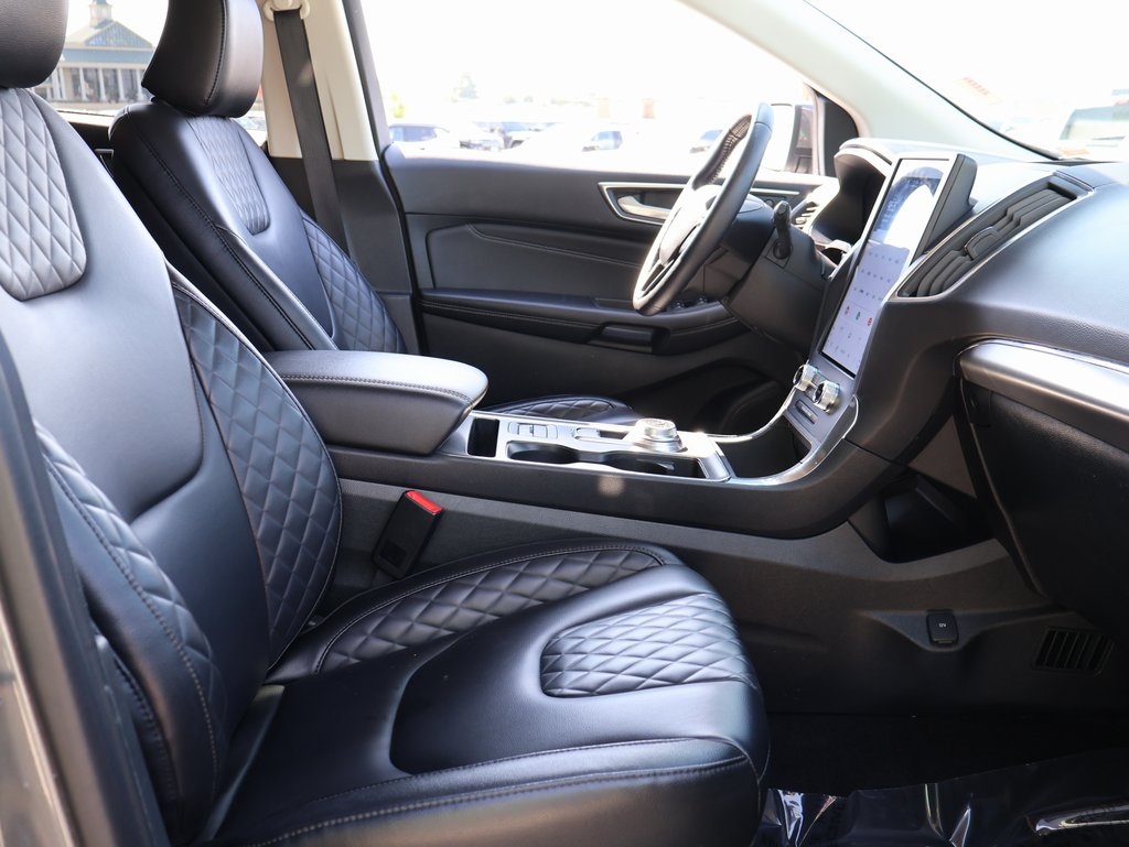 2024 Ford Edge Titanium photo 9