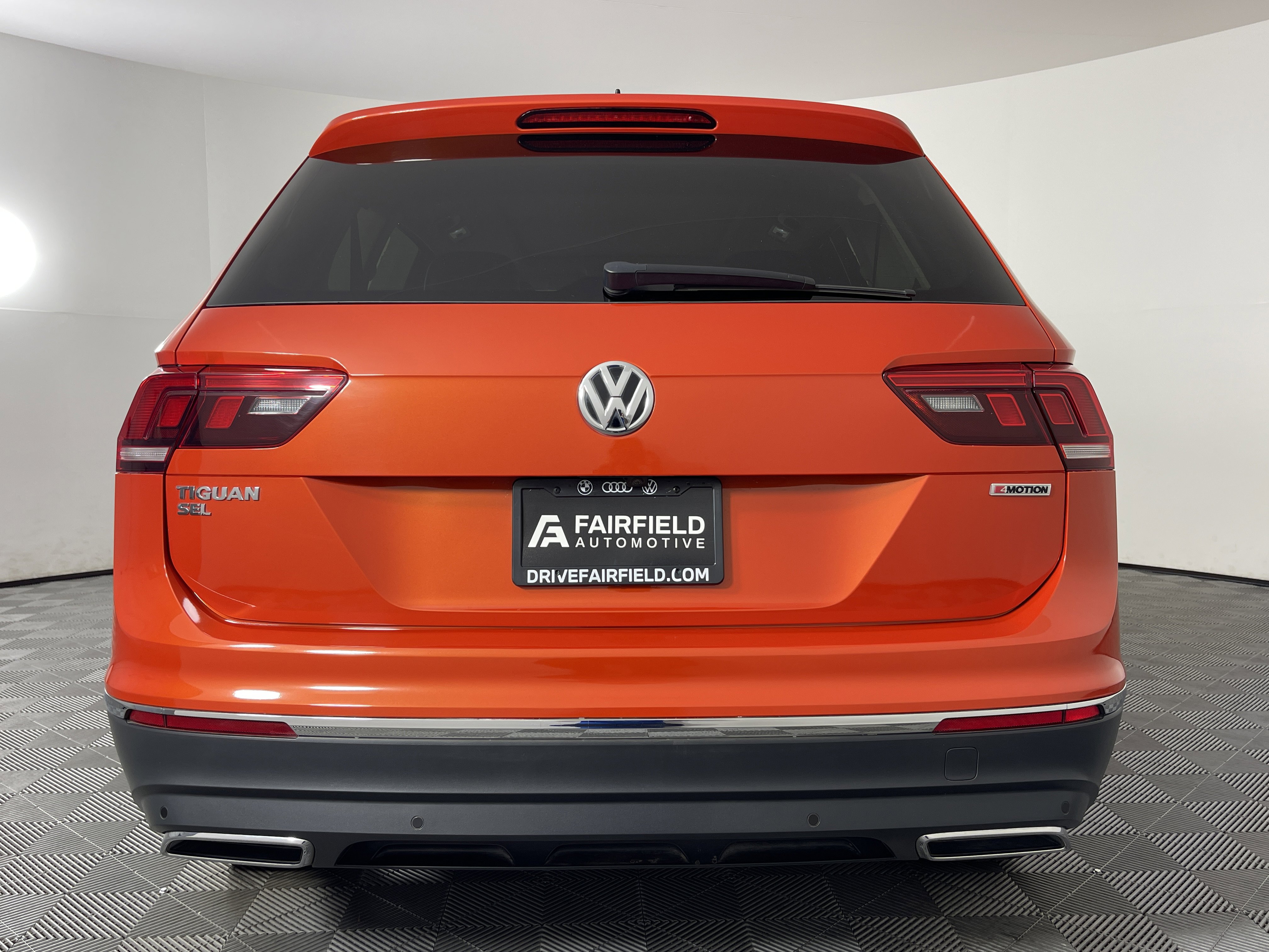 2019 Volkswagen Tiguan SEL Premium photo 2
