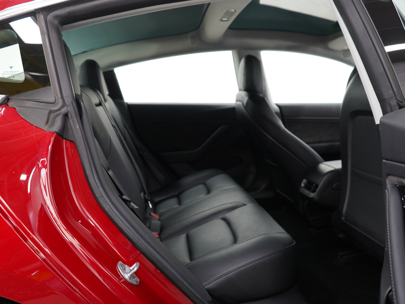 2019 Tesla Model 3 Long Range photo 11
